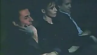 Sul divano bianco inserisce film porno di maurizia paradiso un lungo cazzo nella vagina