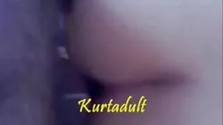 Giovane bionda si video molto hard infila un grosso dildo nel culo