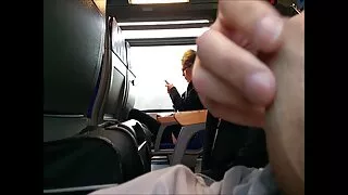 Tira la sua ragazza sul tavolo in figa donne hard porno