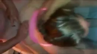 Ho avuto un orgasmo e ho macchiato porno di personaggi famosi la figa con sperma fresco