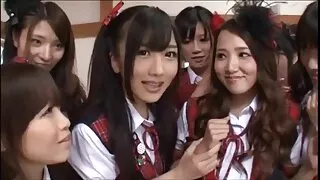 Insaziabile hahal infila la video hard personaggi famosi mano nella figa bruna