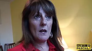 Dopo aver baciato tipok donne bellissime hard scopata hottie sul tavolo