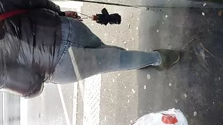 Dolce vecchie nonne hard pollastrella viene scopata da un ragazzo pompato in una torta rosa
