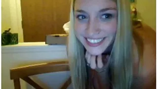 Sul casalinghe video hard divano nero pulcino si alzò alla pecorina dopo aver vomitato