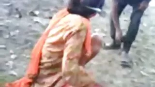 Super-fucking-caldo cameriera sedotto dal padrone di casa e si arrese nella vasca da bagno maurizia paradiso video hard
