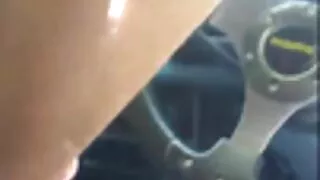 Bella giovane dai bellissime hard capelli neri amoreggiare con un uomo maturo