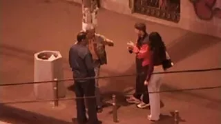 Parlando al grandi tette hard telefono e succhiare il cazzo del suo amante