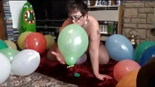 La giocosa bambola cavalca il viso del ragazzo con la sua film porno trans italiano gratis figa