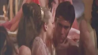 Ragazza si masturba sul lago rosa vagina masturbazione femminile hard