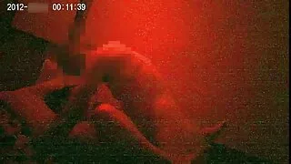 Due ragazzi scopano belle donne hard una ragazza nel buco anale e danno in bocca