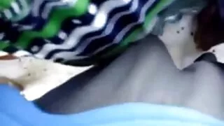 Carino cagna con la coda di cavallo dà pompino davanti alla video hard signore telecamera per il suo amico