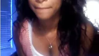 Sexy tettona cattiva succhia il cazzo trans film hard in bagno