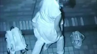 Uomo attaccato e scopata nella figa pelosa con un donna matura hard pene